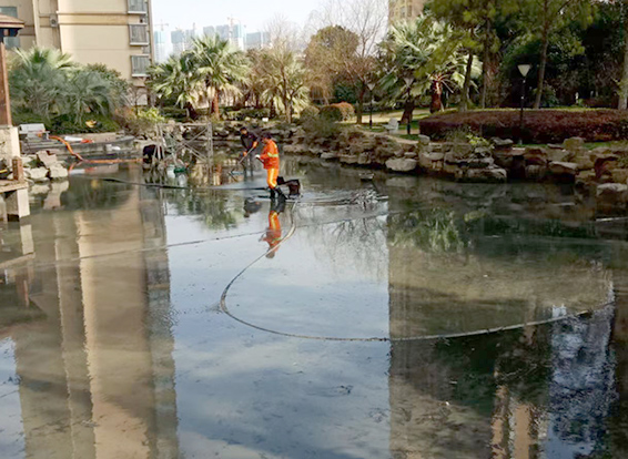龙陵景观池淤泥清理