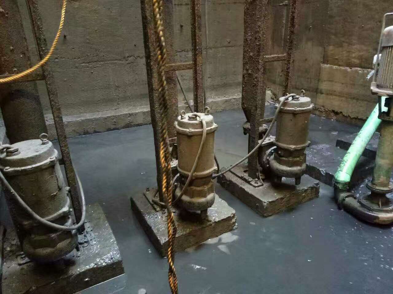 龙陵污水池清理