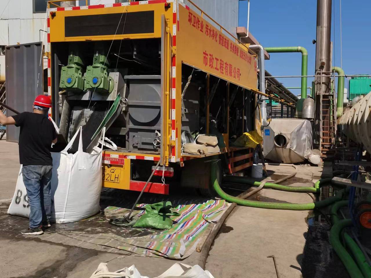 龙陵淤泥压干处理